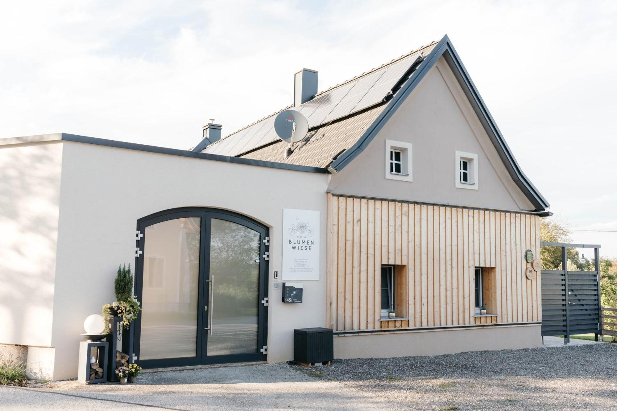 Pension Blumenwiese - Mitten Im Thermenland Burgau Eksteriør billede