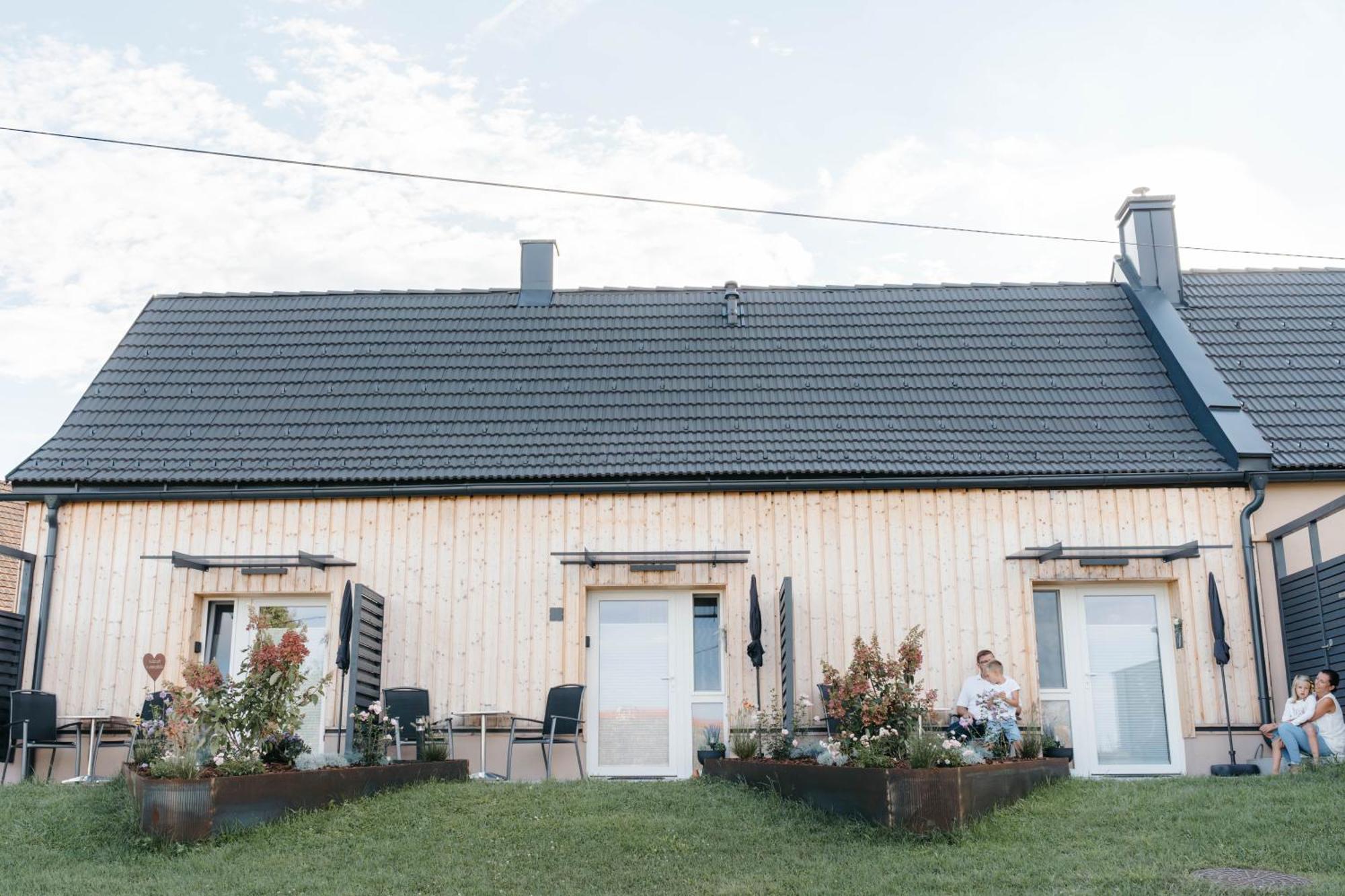 Pension Blumenwiese - Mitten Im Thermenland Burgau Eksteriør billede